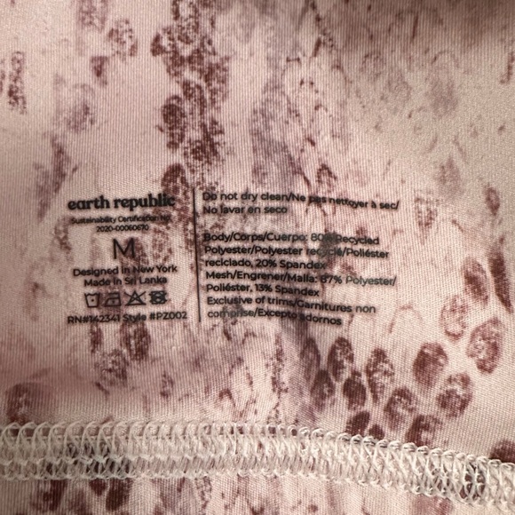 EARTH REPUBLIC Pink Snake Scuba Mesh Crop Zipper SIZE MEDIUM Fitted Fitness - Picture 2 of 3